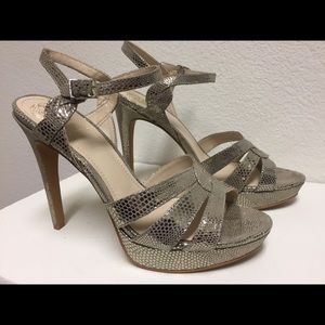 For the DIVA in you. Gold lady boss shoes